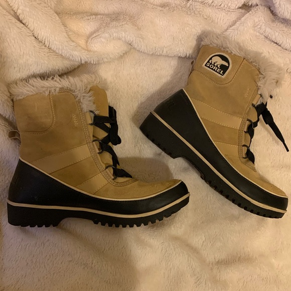 Sorel Tivoli II Suede Boots - Picture 2 of 8